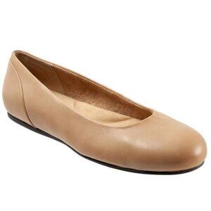 SoftWalk - Women's Sonoma Mocha Flat - Size 6 M (B)